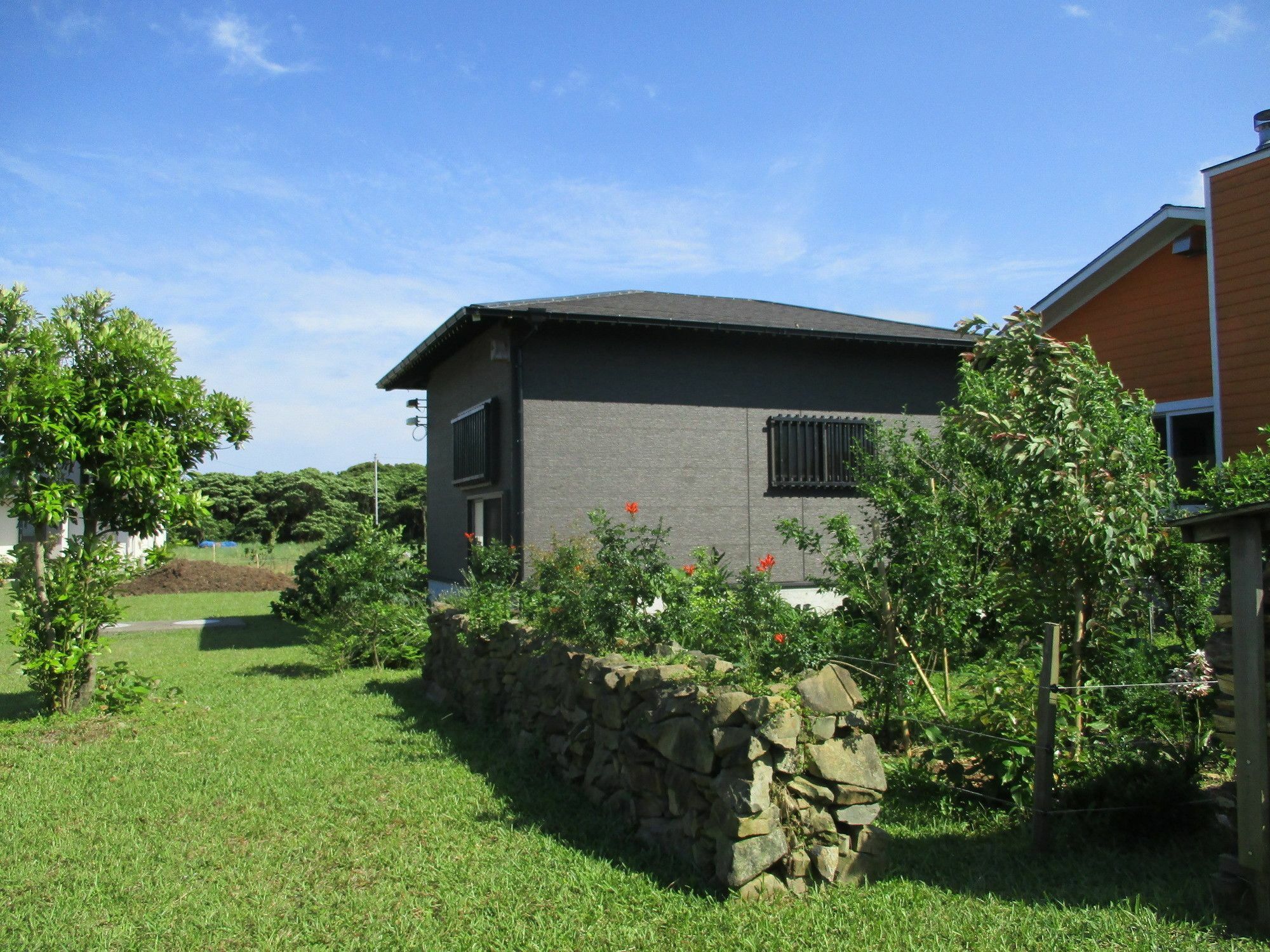 Cottage Orange House Yakushima Yakushima  Exterior photo